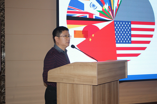 齐鲁动保人力资源总监赵忠民、南京艾贝尔宠物有限公司副总经理张伟东分别作专题报告